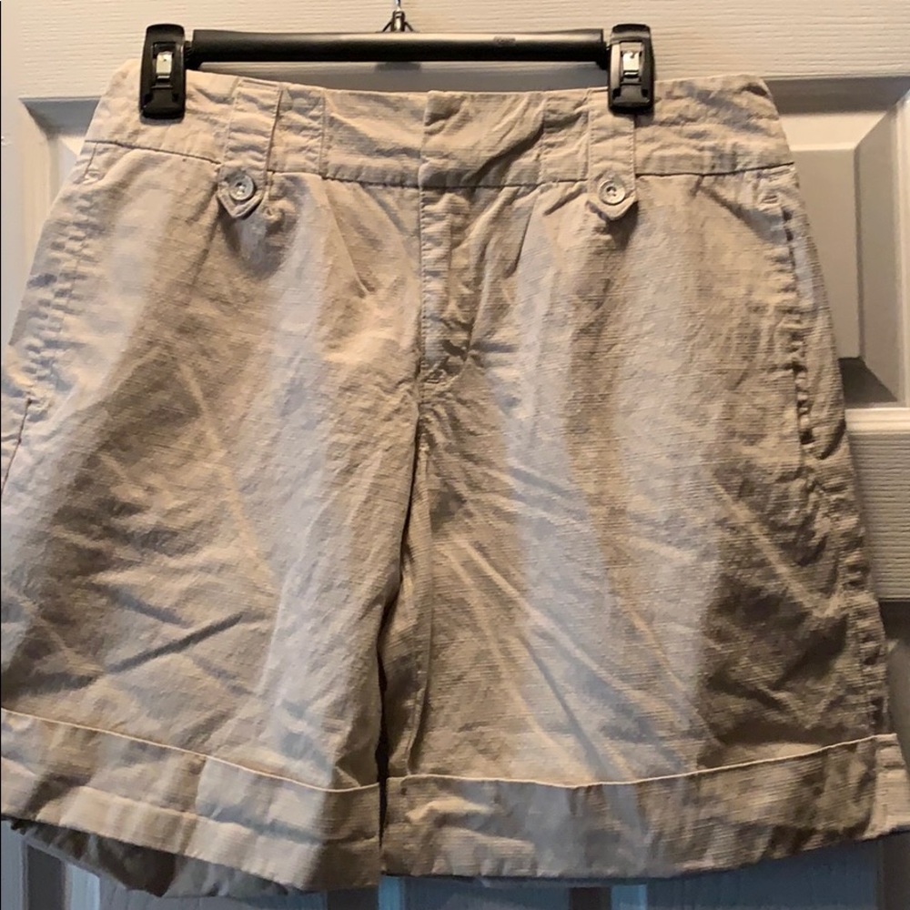 🔥3/$10 Jeanstar size 8 cuffed shorts cream